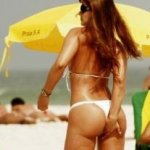 Fotos Flagram Nana Gouvêa em Pose Indiscreta na Praia