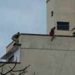 Bombeiro Tentando Salvar Suicida Bombeiro Tentando Salvar Suicida