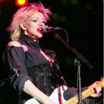 Courtney Love Publica Telefone no Facebook
