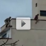 Bombeiro Tentando Salvar Suicida