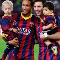 Neymar e Messi Levaram Seus Pequeninos Para Ver o Jogo