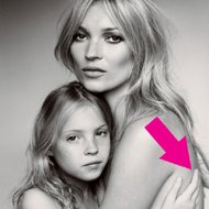 Filha de Kate Moss Perde Dedos por Erro de Photoshop