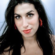 Amy Winehouse Morre e Vira Piada no Twitter