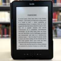 Leitor Digital e-Reader X Livros de Papel