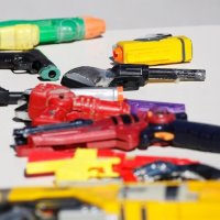 Lei que Proíbe a Fabricação e a Venda das Armas de Brinquedo é Promulgada Pela Assembléia