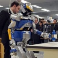 Robô Controlado Pelo Cérebro Humano é Exibido no Japão