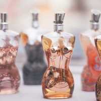 7 Perfumes Marcantes dos Anos 90