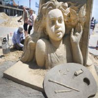 Artistas Fazem Obras Realistas em Mundial de Esculturas de Areia