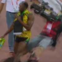 Cinegrafista Perde Controle de Veículo e Atropela Usain Bolt