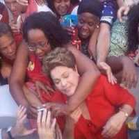 Dilma Leva Gravata e Lança o 'Minha Selfie, Minha Vida'