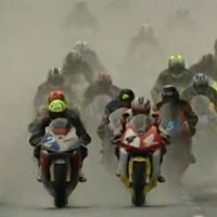 Um dos Vídeo Mais Incríveis que Eu Já Vi Sobre Corridas de Motos.