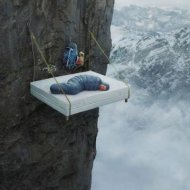 Alpinistas Dormindo Pendurados a Vários Metros do Chão