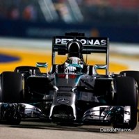 Lewis Hamilton Dá Show e Vence em Cingapura