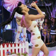 Katy Perry Leva 17 Pontos por Acidente no MuchMusic Awards
