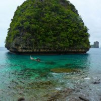 Ilhas Phi Phi São Paraíso Natural de Água Cristalina na Tailândia