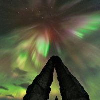 Aurora Boreal Sobre o Artic Henge na Islândia