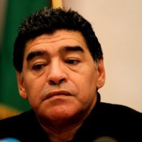 Irritado com Pergunta, Maradona Dá Tapa em um Jornalista