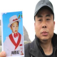 Pai Cruza China Há Sete Anos em Busca de Filho Sequestrado