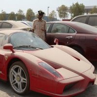 Carros de Luxo São Abandonados em Dubai