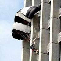 Paraquedista Sobrevive Milagrosamente Depois de Acidente