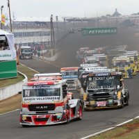 Giaffone Conquista Primeira Vitória no Ano e Adia Decisão do Título da Fórmula Truck