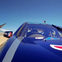 Red Bull Racing - Corrida de Um Supercarro Contra Avião