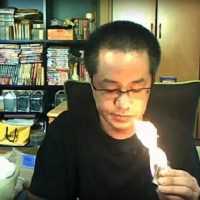 Japonês Provoca Incêndio Tentando Acender Cigarro - Veja o Vídeo