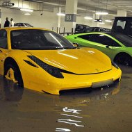 Garagem de R$ 5 MilhÃµes Ã© DestruÃ­da pela Chuva em Cingapura